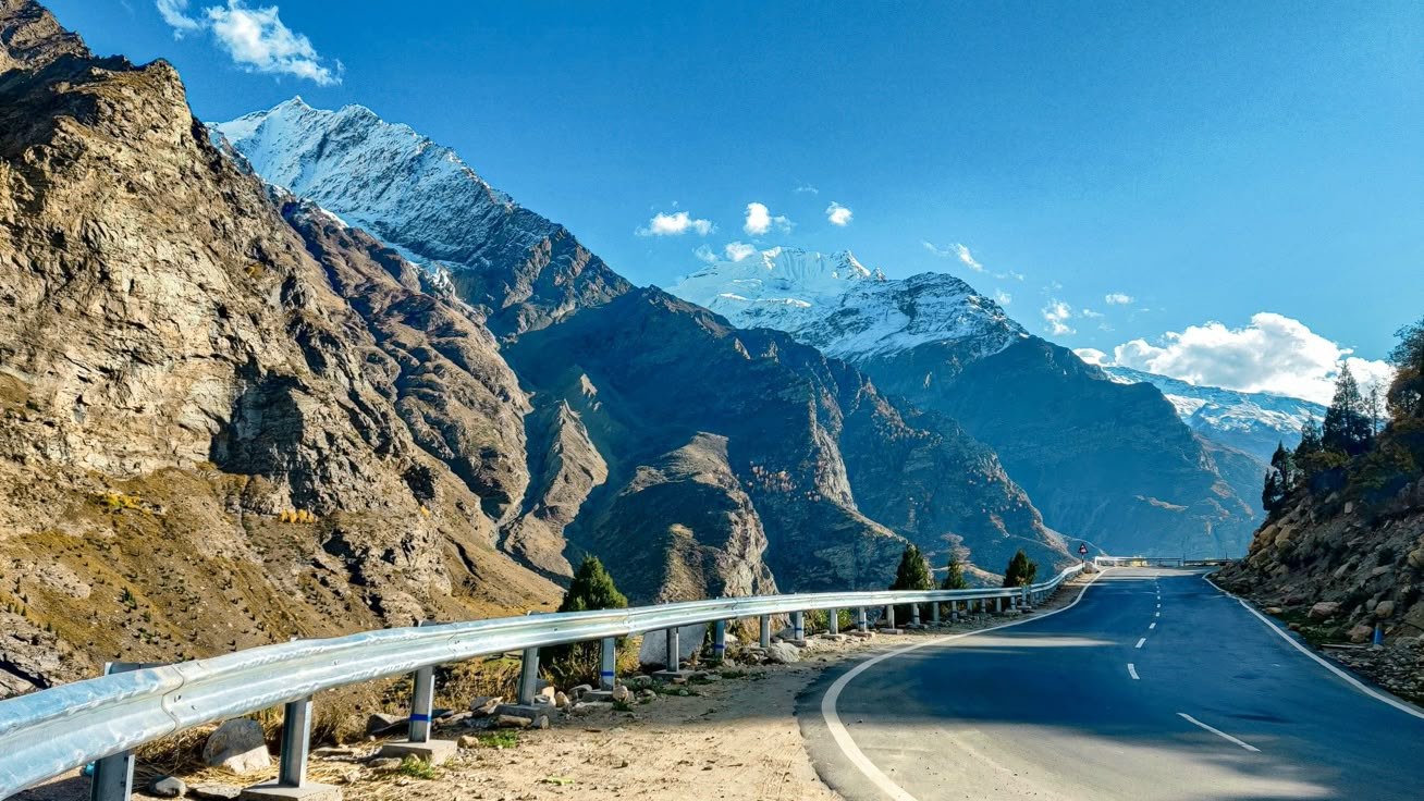 Mountain road near Jispa
