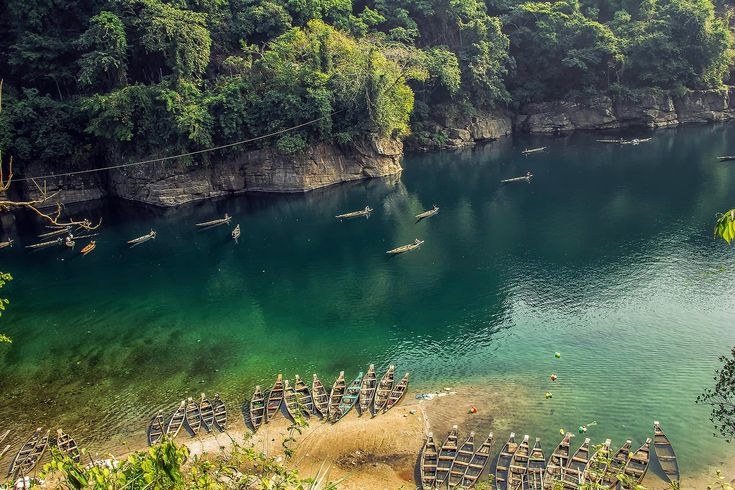 Meghalaya clear river and boats